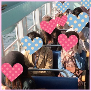 船内での男女